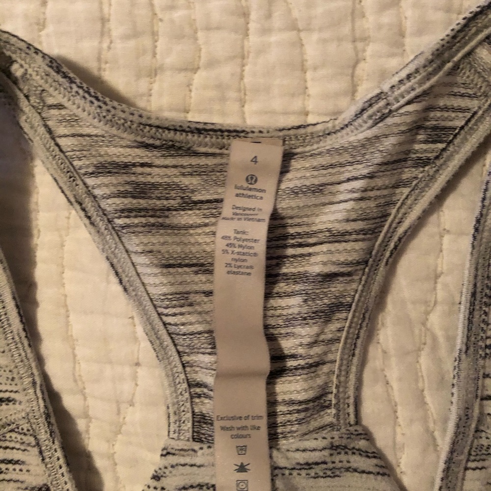 Lululemon essential tank - Picture 4 of 4